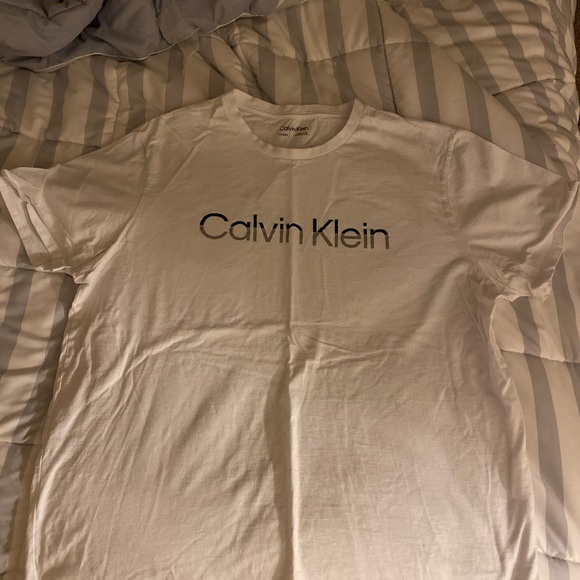 Calvin Klein T-Shirt - Picture 1 of 3